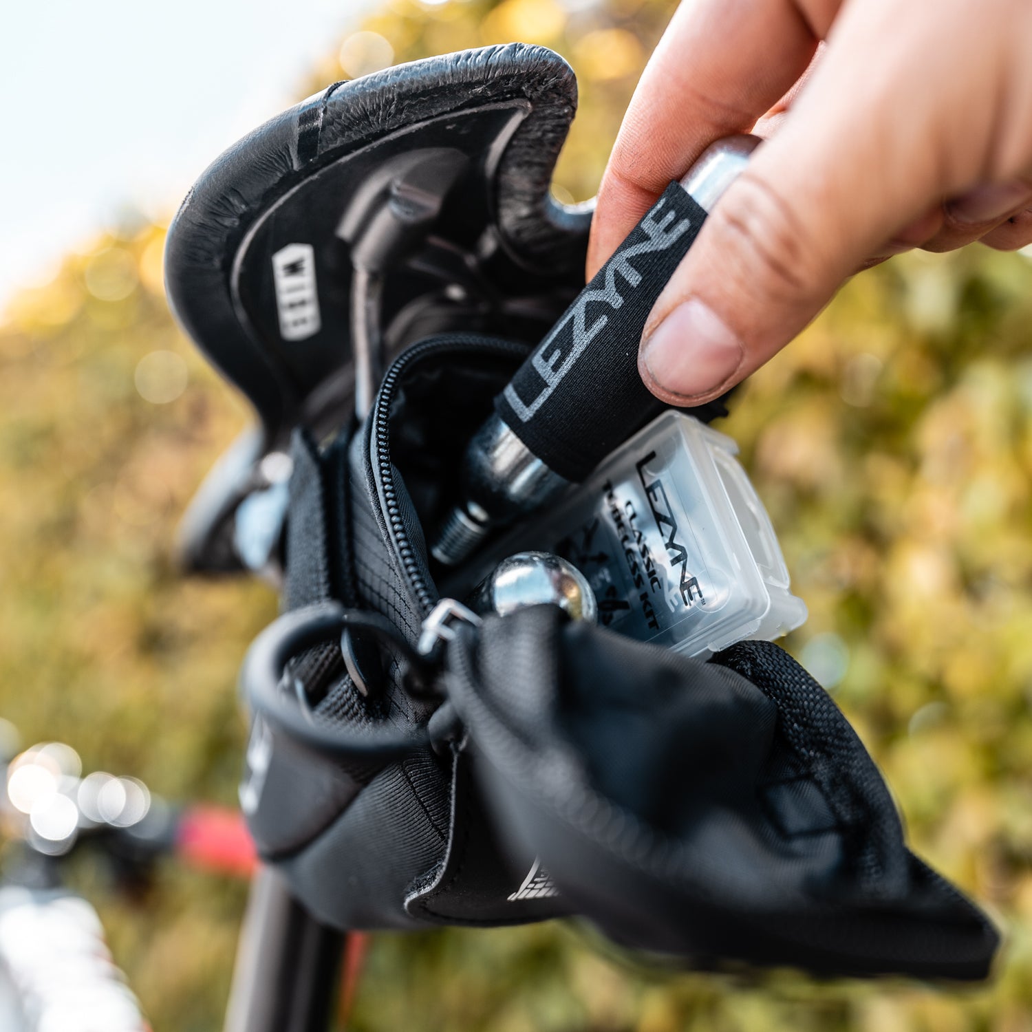 lezyne-m-caddy-tubeless-kit-satteltaschen-set image 3