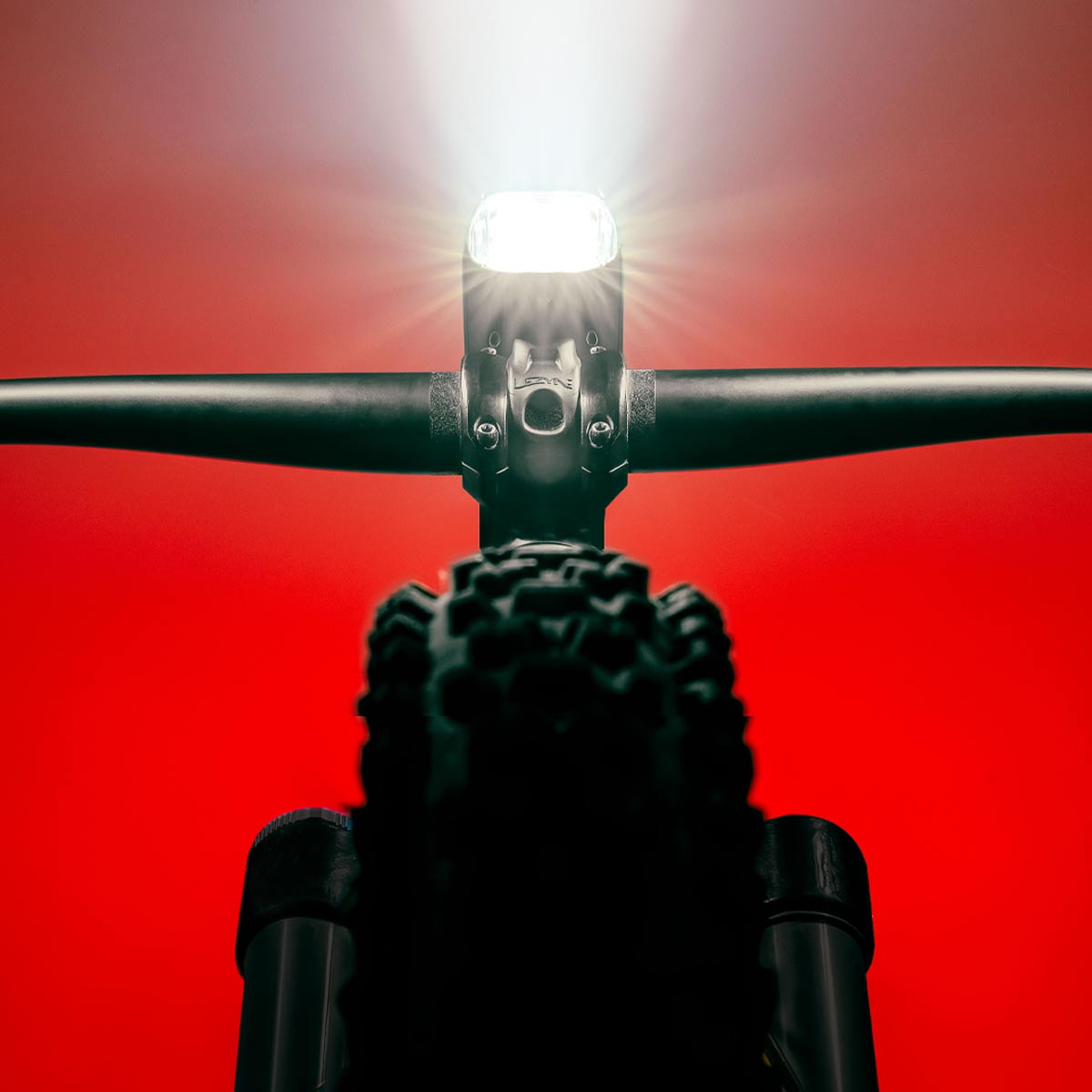 lezyne-mega-drive-2400-frontlicht image 7