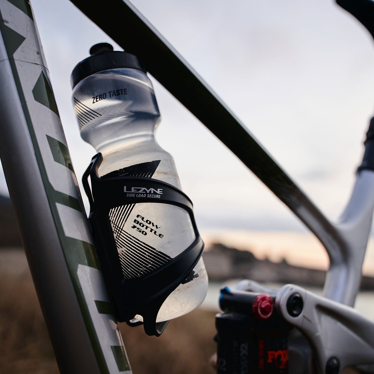 lezyne-flow-cage-sl-right-seitenlader-flaschenhalter image 3