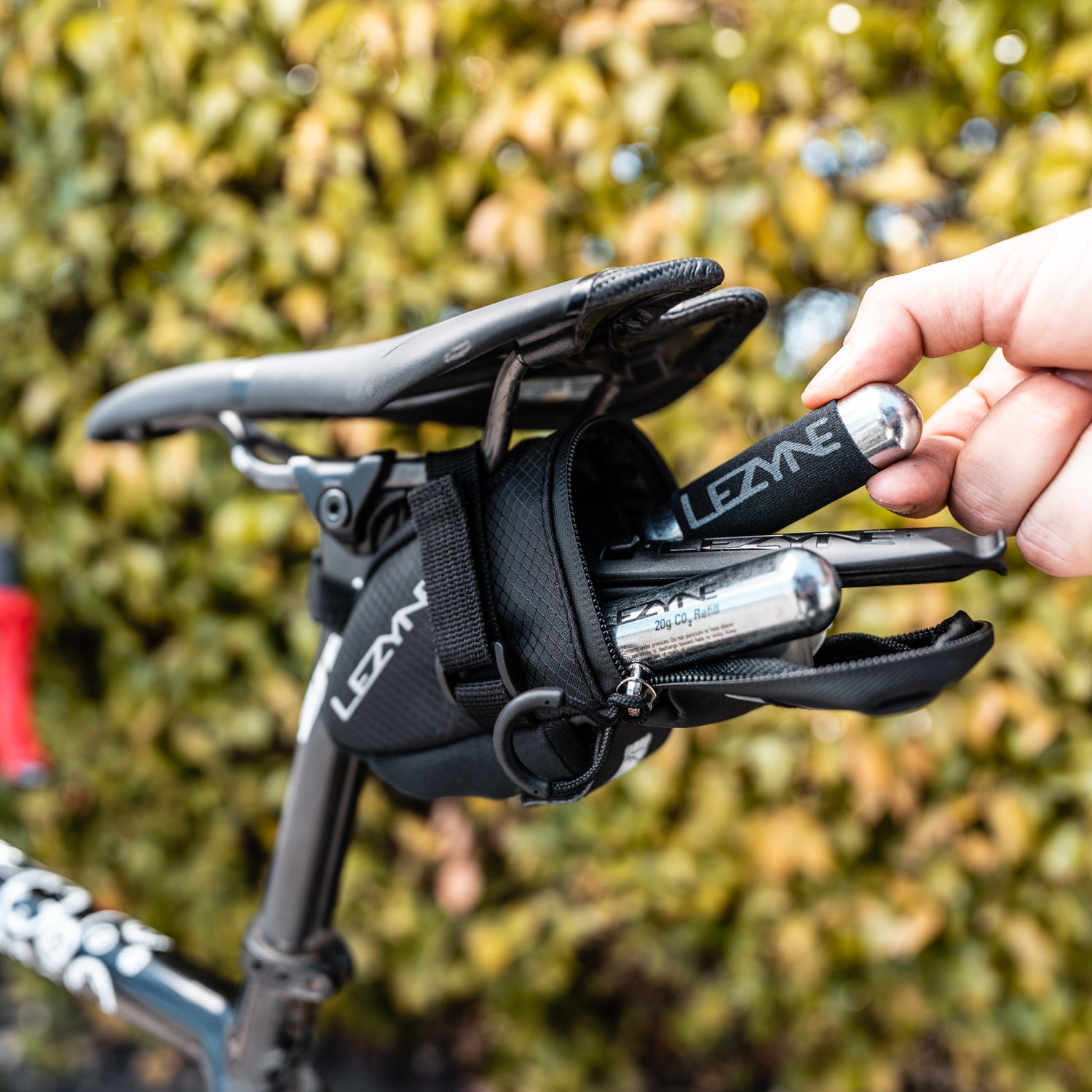lezyne-m-caddy-tubeless-kit-satteltaschen-set image 5