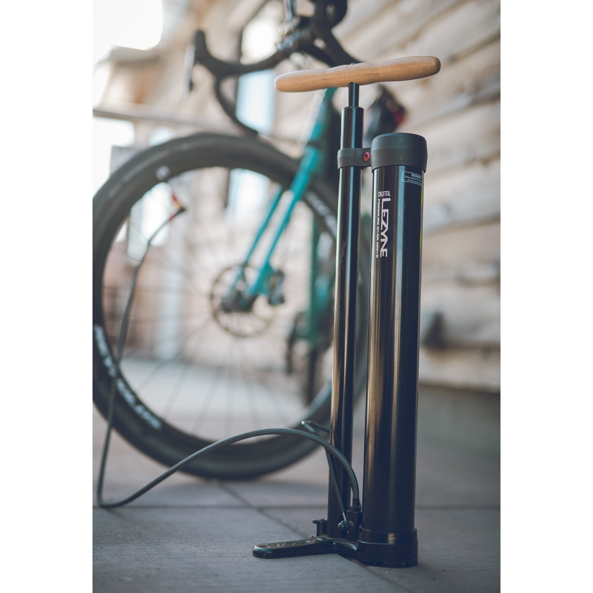 lezyne-digital-pressure-over-drive-digital-tubeless-standpumpe-mit-sekund-rkamme image 2