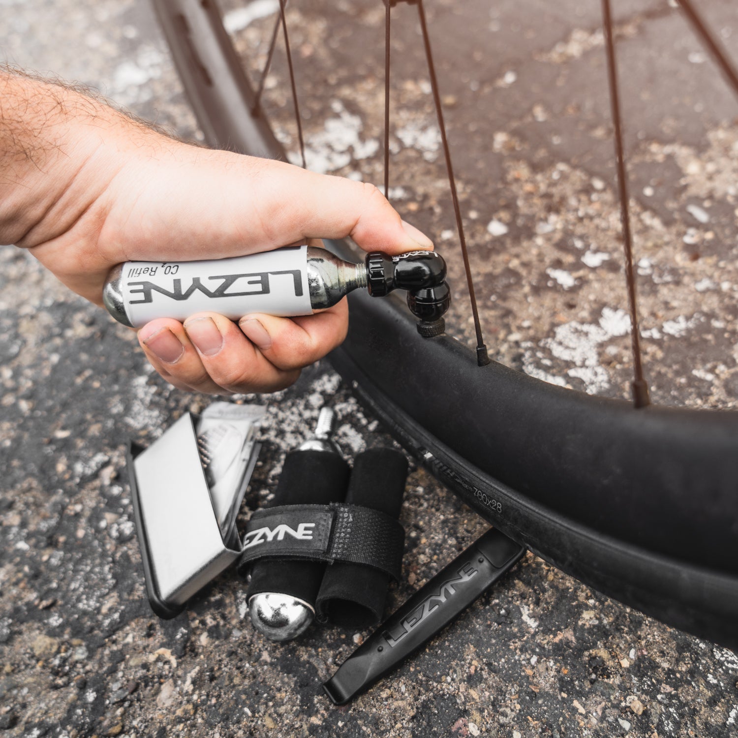 lezyne-repair-kit-co2-pumpe-2x-16g-kartuschen-reifenheber-smart-kit image 5