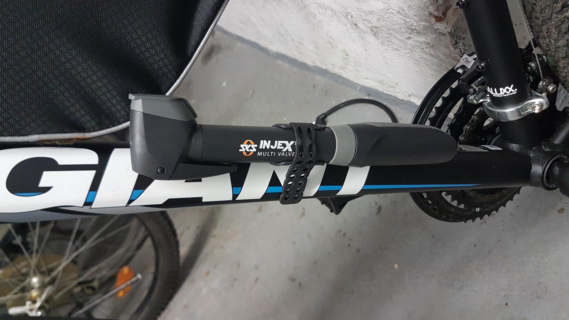 Solide Minipumpe fürs Trekking