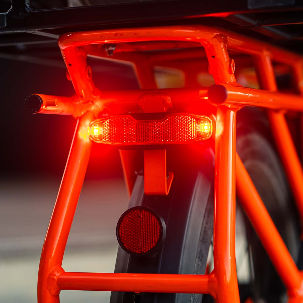 lezyne-e-bike-super-bright-stvzo-e12-rear-e-bike-r-cklicht image 2