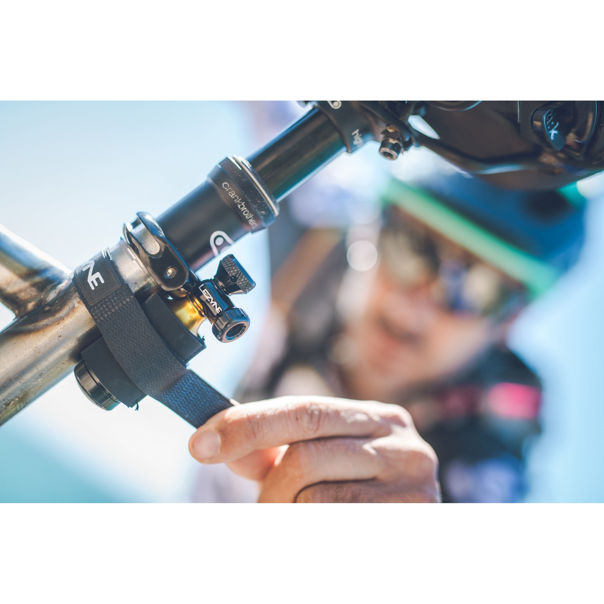 lezyne-tubeless-co2-blaster-2-in-1-co2-pumpe-und-tubeless-reparaturkit-aluminium image 5