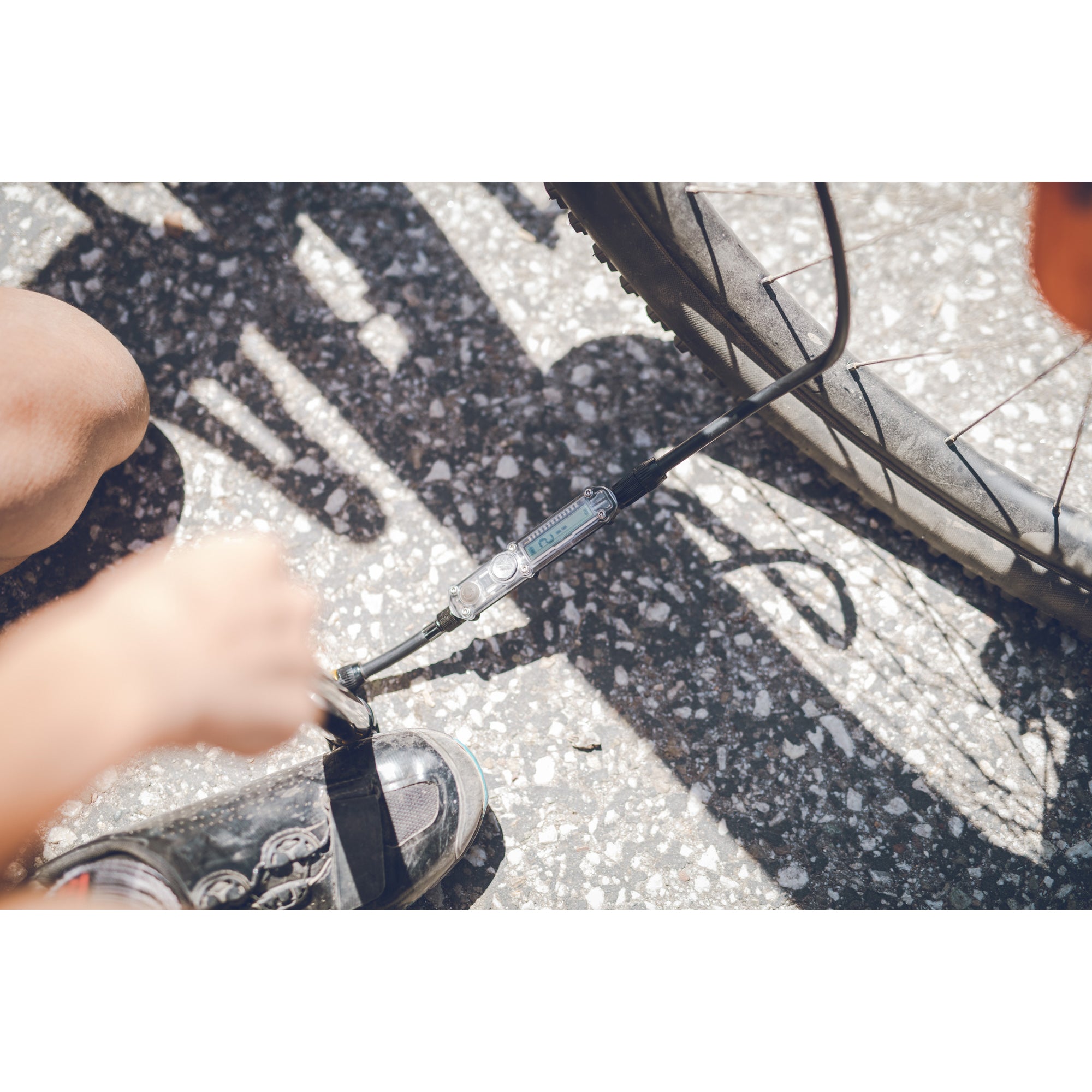 lezyne-micro-floor-drive-digital-hpg-standpumpe image 2