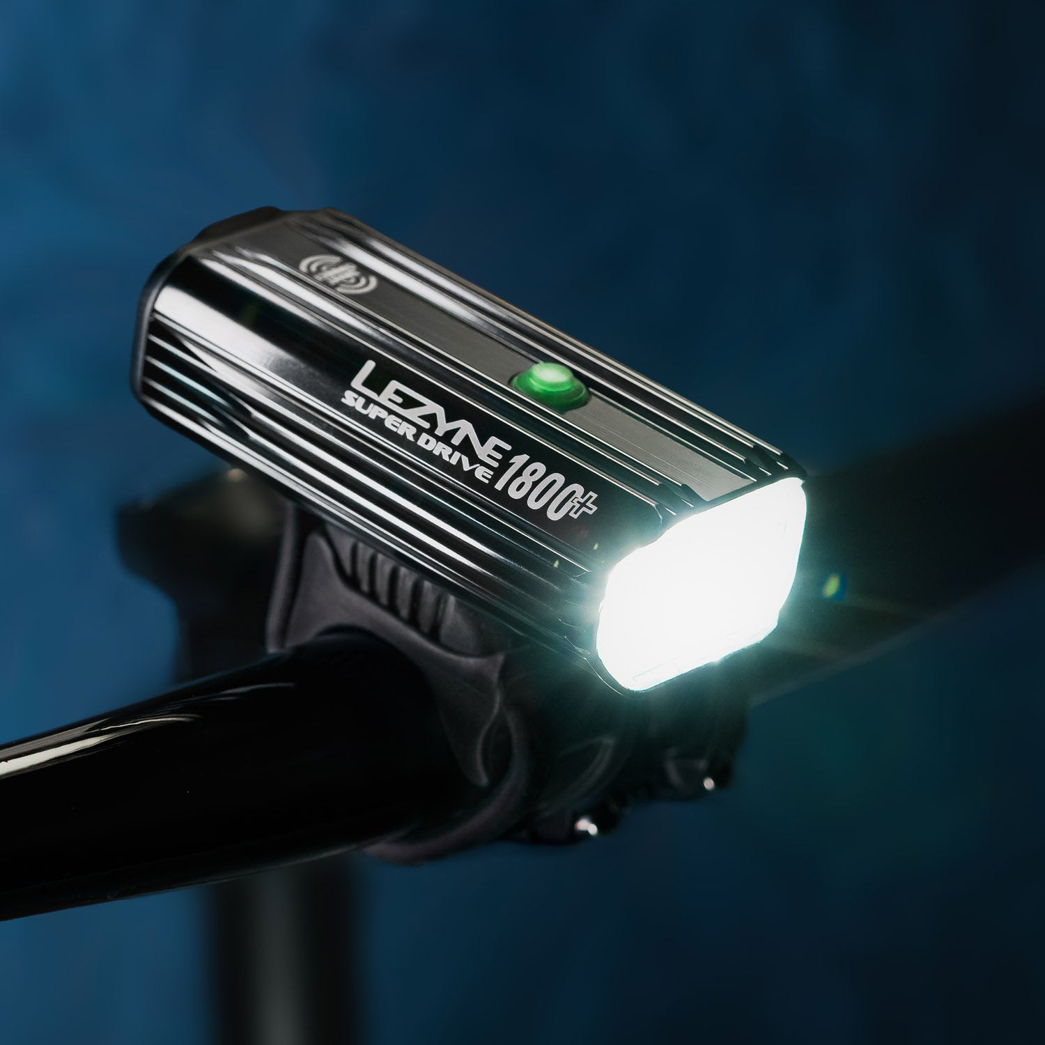 lezyne-super-drive-1800-smart-led-frontlicht image 7