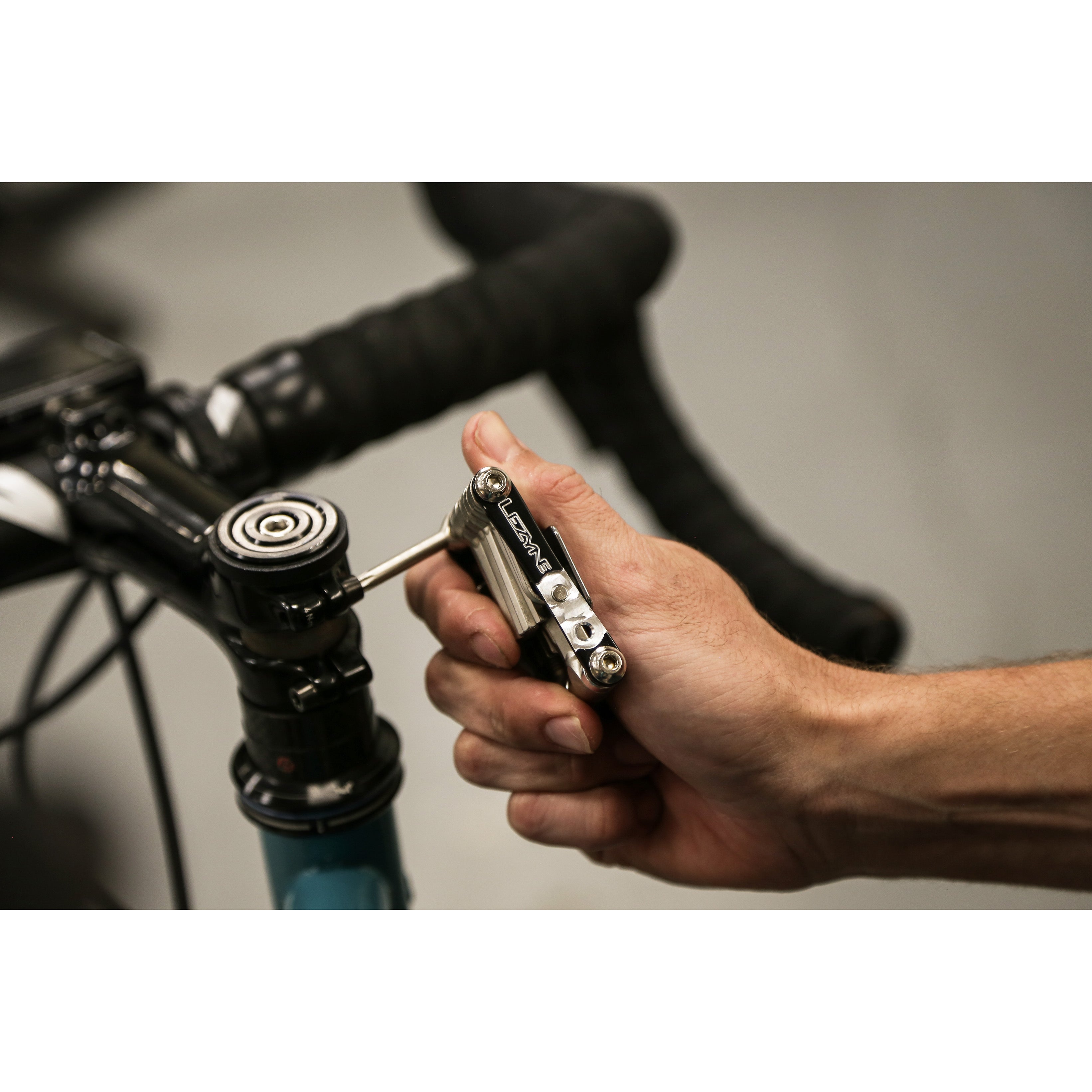 lezyne-tubeless-flow-storage-cage-flaschenhalter-mit-integriertem-staufach-f-r-m image 8