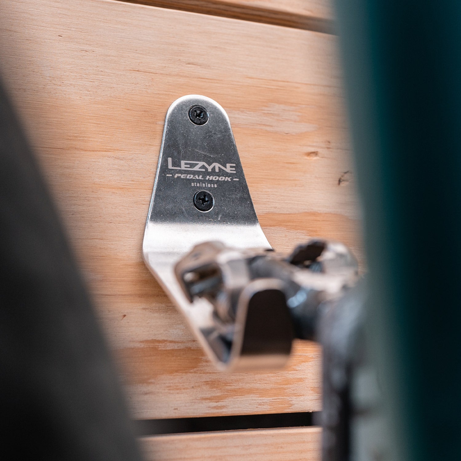 lezyne-stainless-pedal-hook-fahrrad-wandhalterung-edelstahl image 5