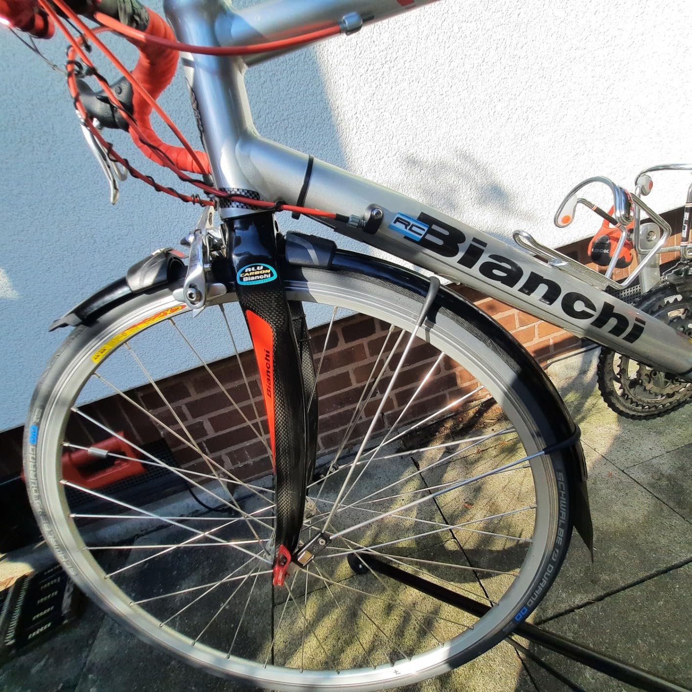 Solide, etwas Einstellarbeit