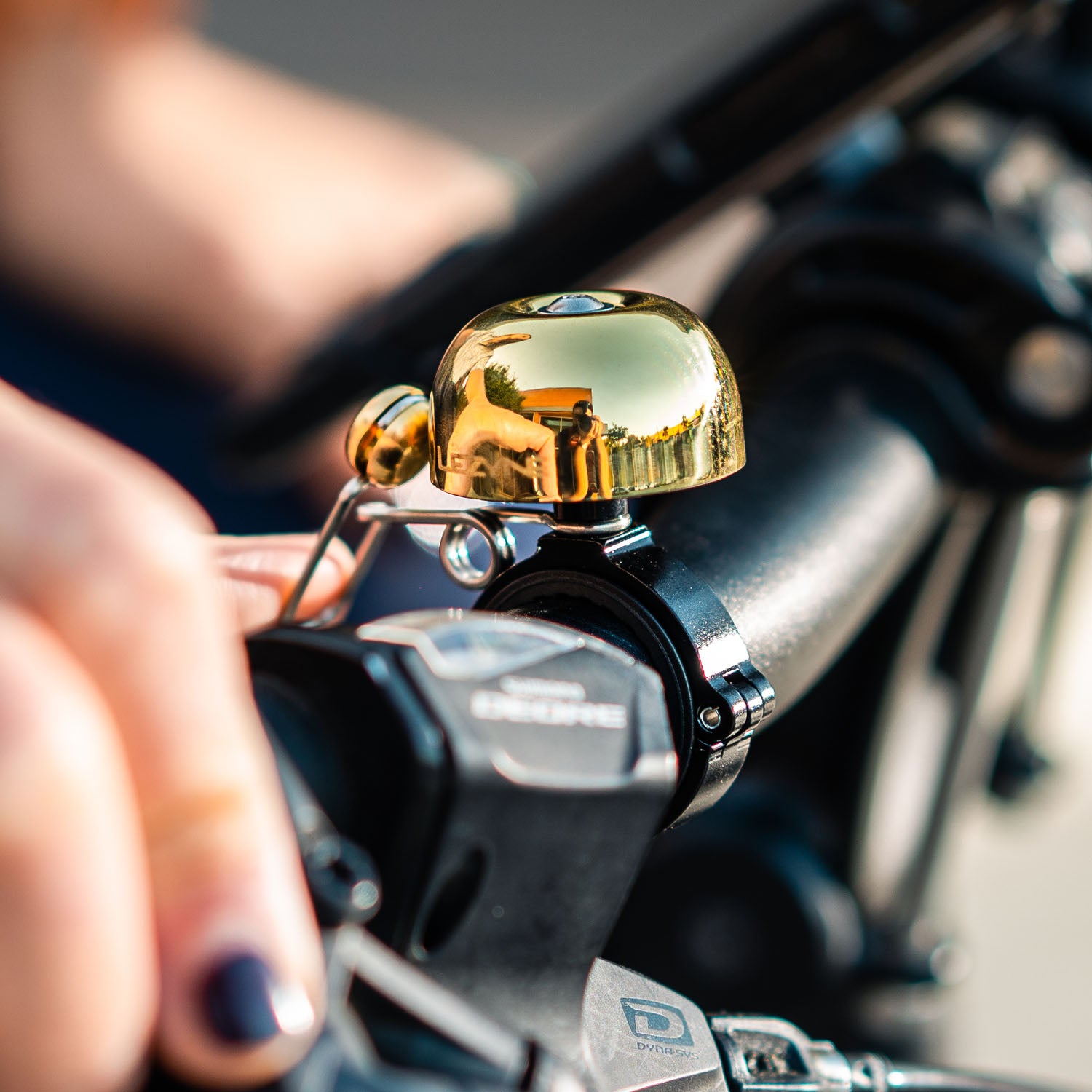 lezyne-classic-brass-bell-hm-fahrradklingel-messing image 4
