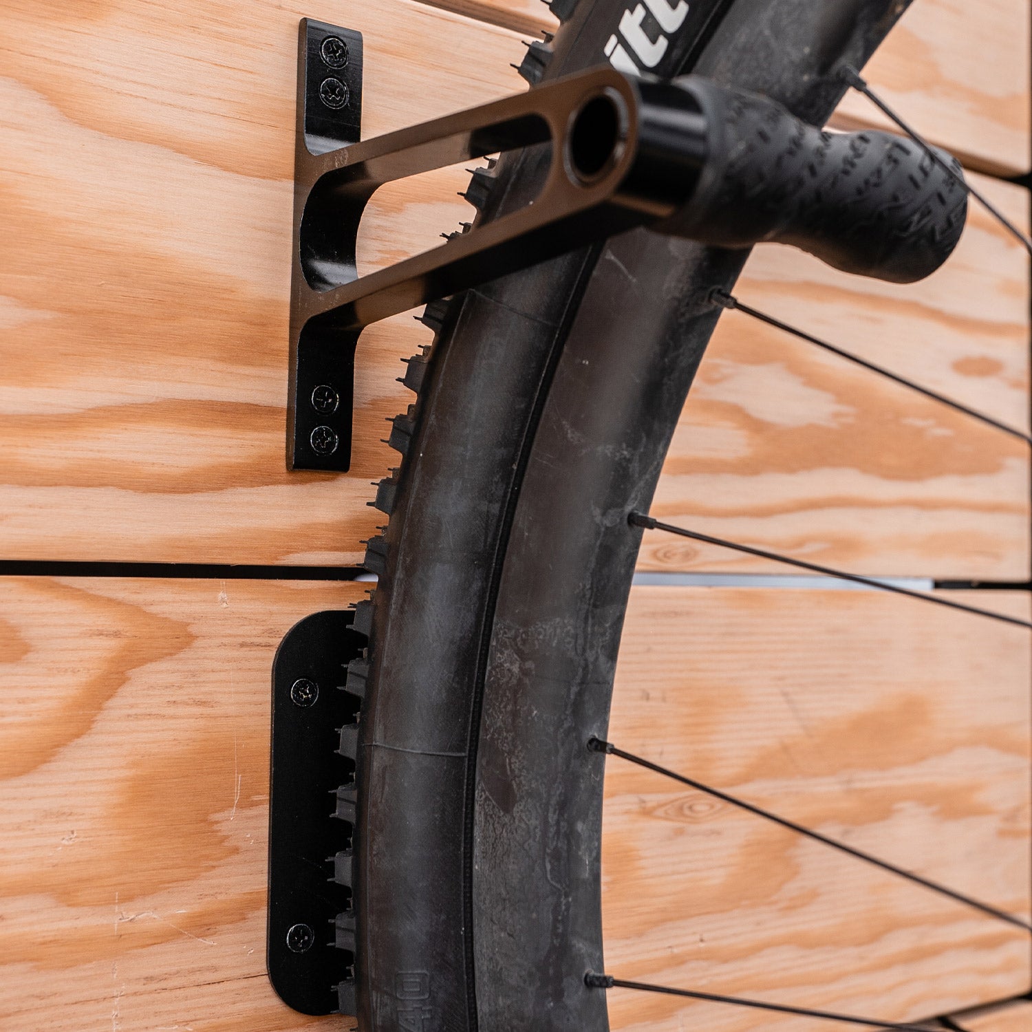 lezyne-cnc-alloy-wheel-hook-fahrrad-wandhalterung image 7
