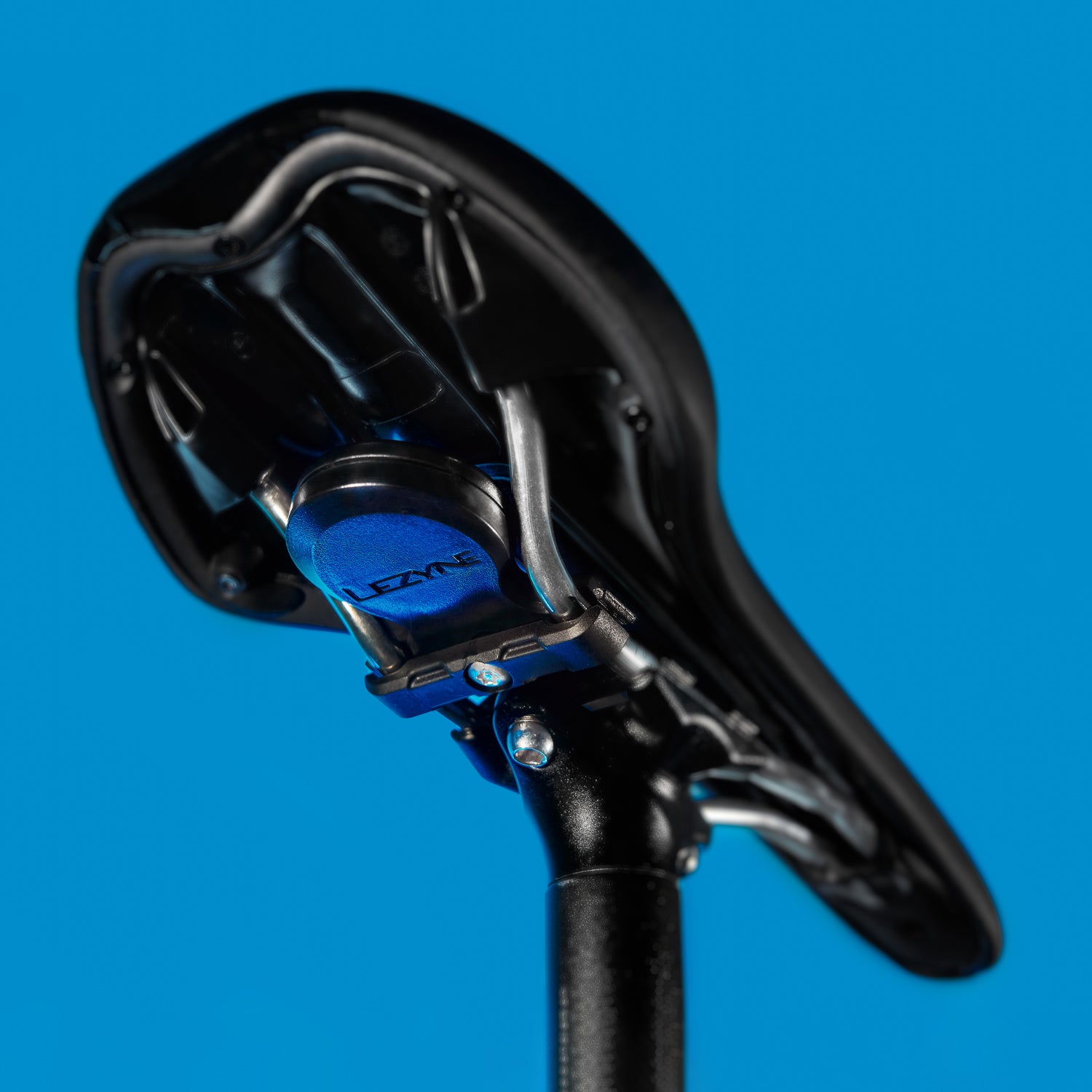 lezyne-matrix-saddle-tagger-apple-airtag-halter image 3