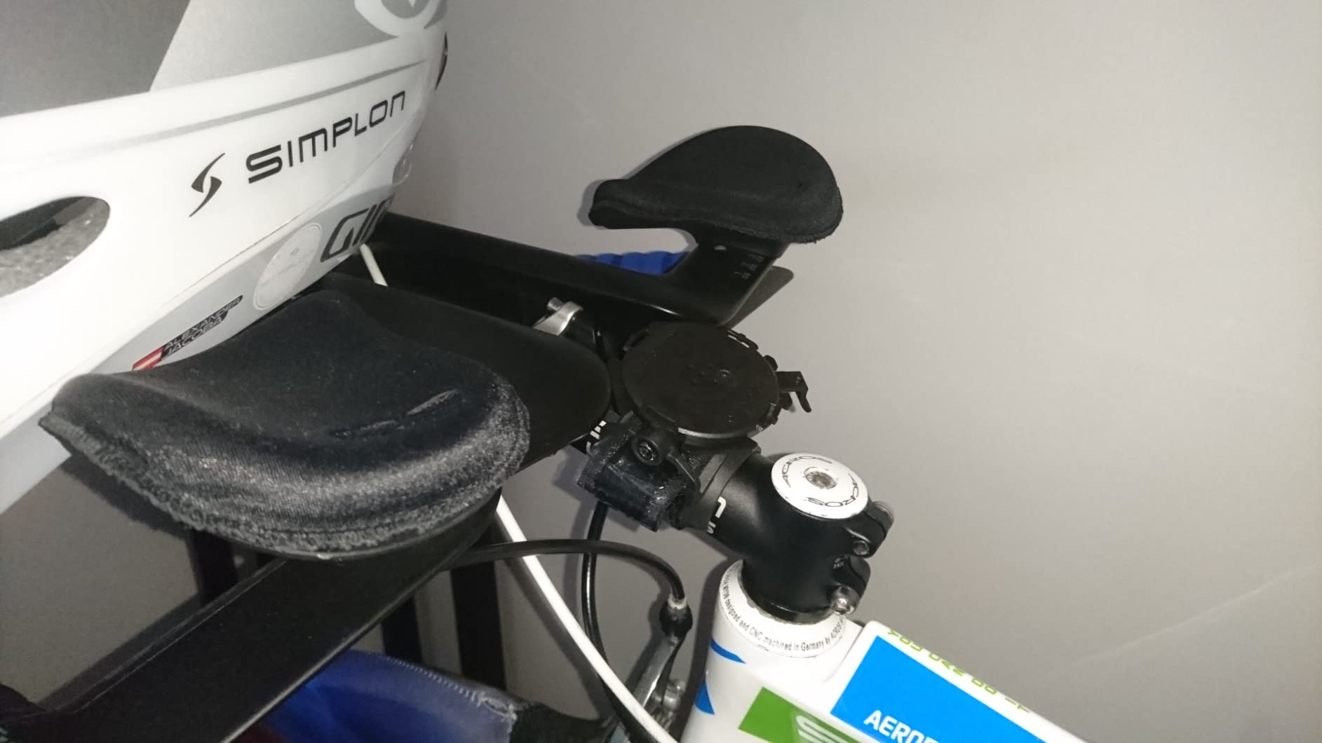 Hält bombenfest am Lenker