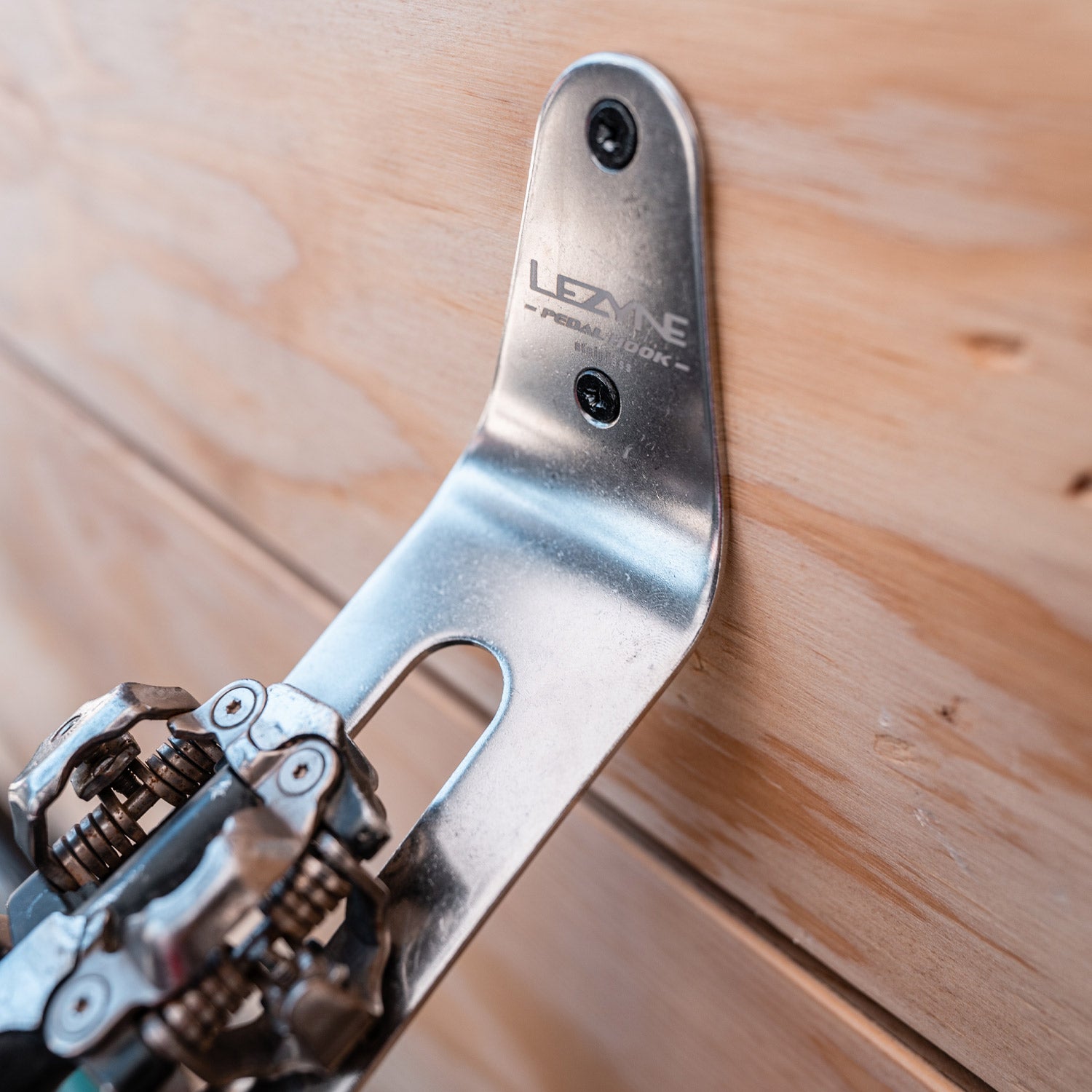 lezyne-stainless-pedal-hook-fahrrad-wandhalterung-edelstahl image 6