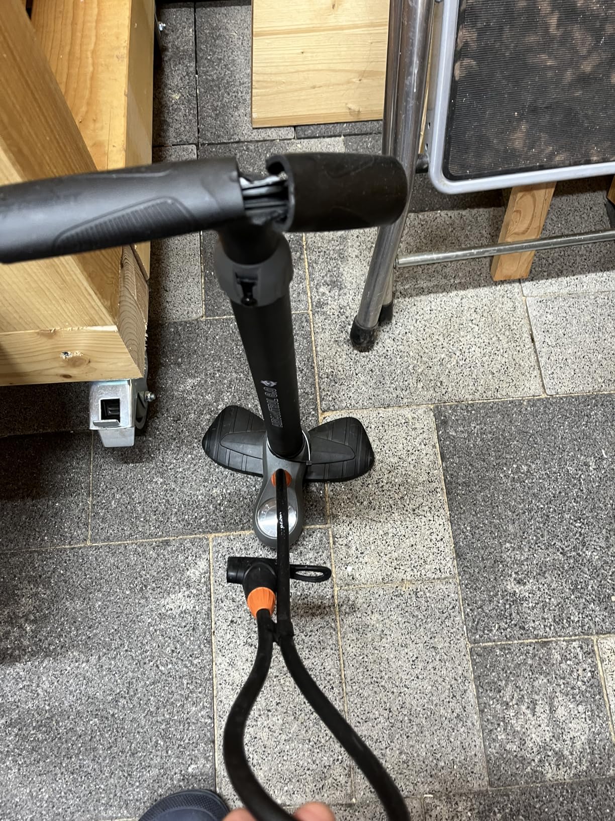 Pumpt gut, wackelt etwas