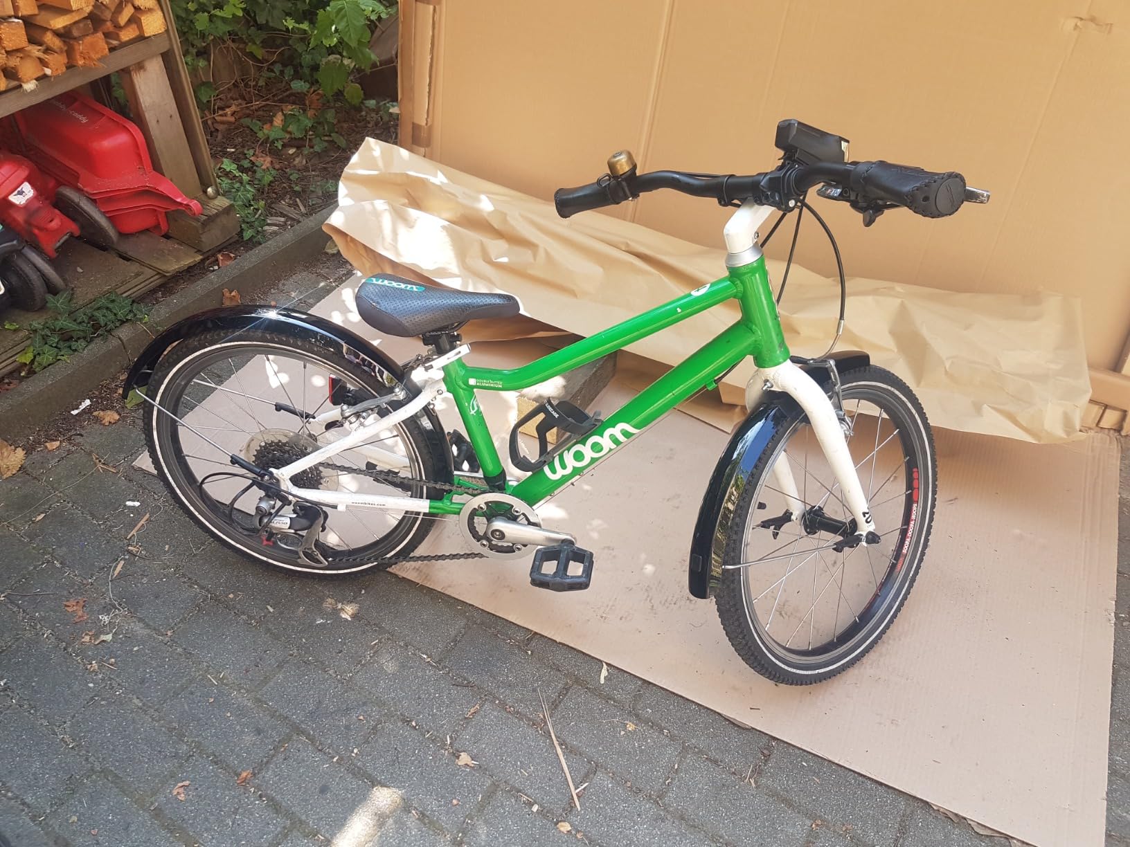 Solide, mit kleinen Abstrichen