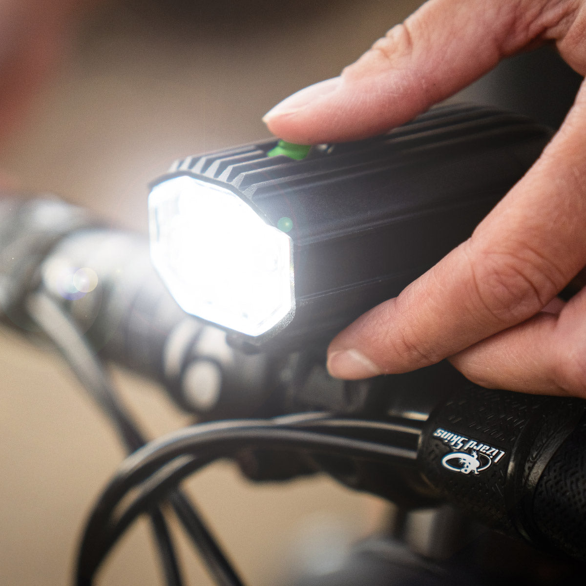 lezyne-lite-drive-1200-front-led-fahrradlicht-1-200-lumen image 5