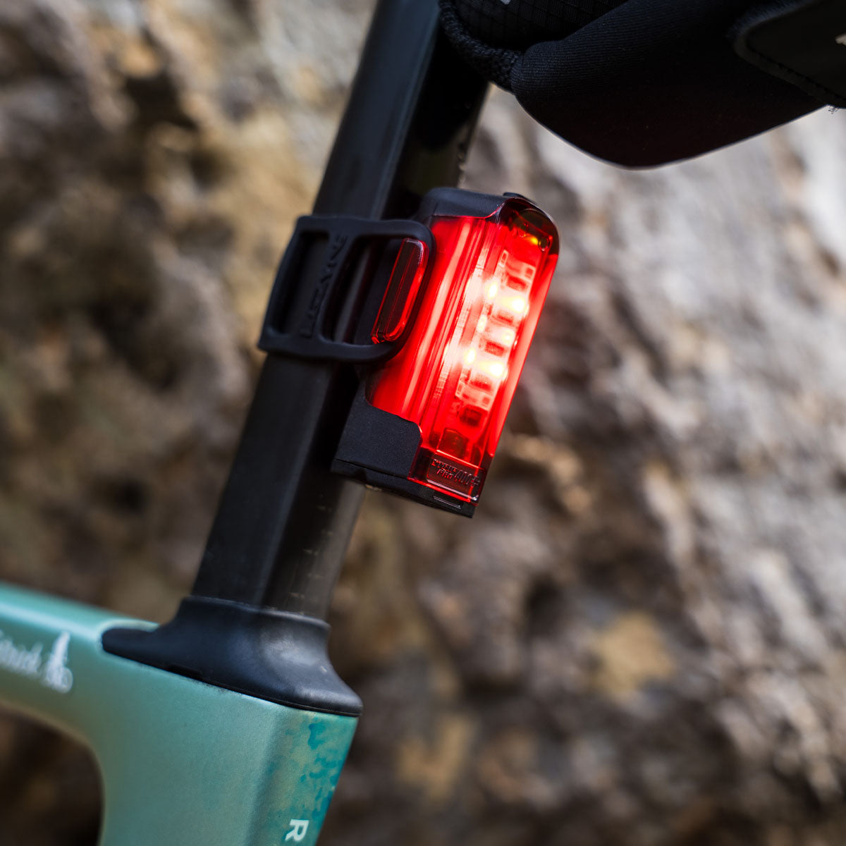 lezyne-strip-drive-pro-400-r-cklicht-400-lumen image 4