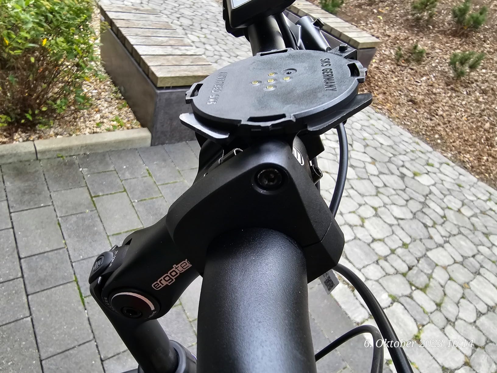 Handy sitzt wie einbetoniert